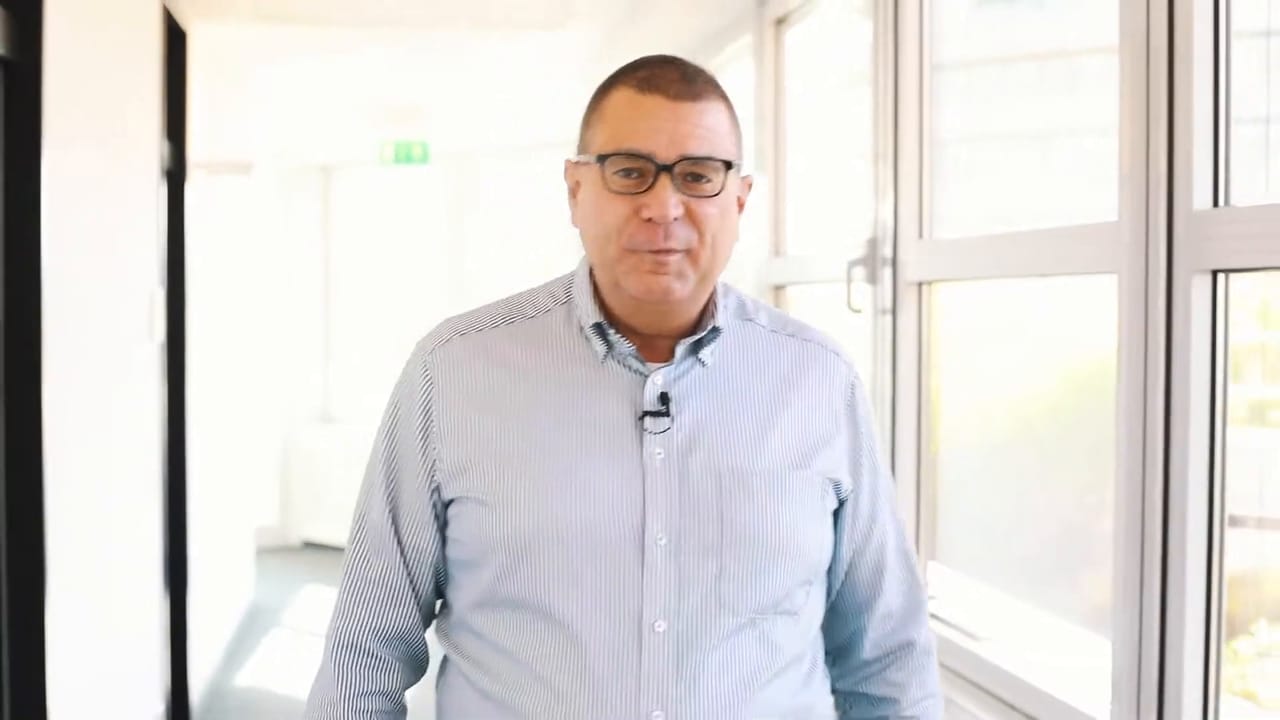 Alexander Preidt begrüßt Sie im Einführungsvideo von InnoKomm - Ihr Berater